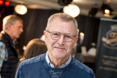 Andreas Lysgaard, Vildbjerg:
- 14. marts næste år fylder jeg 80 år, så jeg skal holde fest på Hotel Vildbjerg 13. marts; jeg kunne ikke få hotellet på selve dagen. Jeg regner med omkring 90 gæster, og jeg er kommet for at se, hvad der kan fås af borddækning, og få et indtryk af, hvordan det kan se ud. Det er da sjovt. For 57 år siden holdt jeg mit bryllup her med min nu afdøde kone. Dengang var der ikke spiritusbevilling. Foto: Tom Laursen