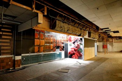 Renoveringen af biblioteket er teamet i en ny podcast. Sådan så der ud i den gamle slagterafdeling, inden håndværkerne rykkede ind. ?Foto: Tom Laursen
