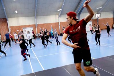 Man skal bare give slip, siger Michael Olesen, som er professionel danser og tidligere »Vild Med Dans«-vinder. Faktisk har han to job, for han er også civilingeniør hos MT Højgaard. ? foto: Henrik Ole jensen