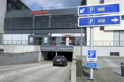 Porten til Dalgashus p-kælder lukker og låser klokken 23. Det fik en bilist til at tage en taxa hjem, da han forgæves ledte efter en adgangsvej. ?Foto: Bo Lundgaard