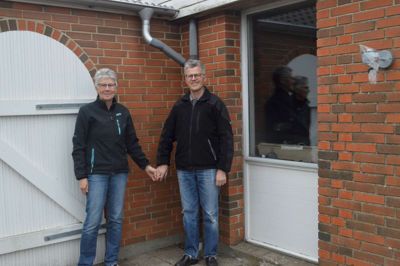 Lisbet og Jan Svgale Andersen er blandt indsamlerne, når Hjerteforeningen har landsindsamling søndag 28. april. Samtidig har de indtil videre fået besat 16 indsamlingsruter, og det belønnes med en hjertestarter. ? Foto: Flemming Thulstrup