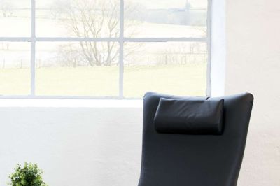 Patienter på Regionshospitalet Gødstrup vil kunne finde hvile i helt særlige funktions- og hvilestole, som fagpersonalet på hospitalet har udviklet i tæt samarbejde med møbelproducenten. ?Foto: PR-foto
