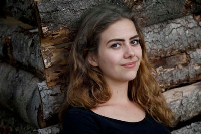 Marianne Nielsen, Ikast:
- Sammenholdet på kryds og tværs har været en stor bonus. Rent pædagogisk har det været spændende at få et indblik i, hvordan det fungerer i praksis. Vi har oplevet, at hverdagen kan være både stressende og sjov på samme tid. Det hele har skullet gå op i en højere enhed, og så synes jeg, at det har været fedt at opleve, hvordan noget forholdsvist kompliceret og abstrakt teori bliver gjort nærværende i praksis. ?Foto: Henrik Ole Jensen