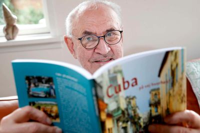 Jørgen Møller har skrevet en bog om Cuba, som ikke er en gængs historie- eller rejsebog. Den er i stedet i essaystil og med mange billeder. Han besøgte for første gang landet for to år siden og skal dertil igen til vinter med sin kone. ?foto: Tom Laursen