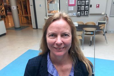 I skoletiden er elevernes mobiltelefoner låst inde på Videbæk Skole. Skoleleder Karina Degryr konstaterer, at der er tilfredshed med mobilreglerne. ?Foto: Ole Skydt