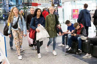 Traditionen tro vil konfirmanderne som en del af dagens program runde herningCentret. foto: tom laursen