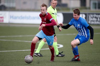 Jakob Skjærbæk (t.v.) bragte Tjørring på sejrskurs mod Gug. ?Foto: Flemming Hansen