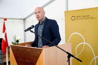 Regionsrådsformand i Region Midtjylland, Anders Kühnau (S), tog i dag det første spadestik til det 5000 kvadratmeter store byggeri af Nido Danmark ved Gødstrup, som bliver et unikt center for forskning og uddannelse i forlængelse af Regionshospitalet Gødstrup. Foto: Flemming Hansen