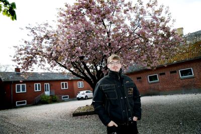 Martin Rathkjen bor i idylliske - måske endda romantiske - omgivelser med masser af fred og ro. Men han savner en pige at dele det hele med. ? Foto: Flemming Hansen