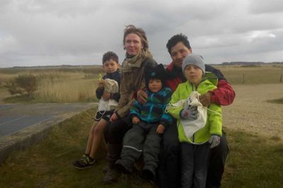 Helle Ansine Jensen fra Borris, hendes mand Humberto Lima Apaza og deres tre børn Niels Pablo på otte år, Mario på fem år og Leo Elvis på to år. Helle Ansine Jensen har meldt sig som ambassadør for projektet. ?foto: privatfoto