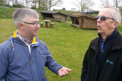 Nationalpark Skjern Å kan give landsbyer og landbrug et løft. Det mener formanden for Arnborg Borgerforening, Kent Ullerup (t.h.), og Friluftsrådets repræsentant i nationalpark-udvalget Benny Pedersen, Vium Øst.? foto: jesper wind