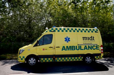 Ambulancer og brandbiler skal hurtigt frem i trafikken, og generelt er trafikanterne gode til at vise hensyn, men et ekstra kig i spejlene ville hjælpe på, at udrykningskøretjerne bliver set i god tid. ? Foto: Flemming Hansen