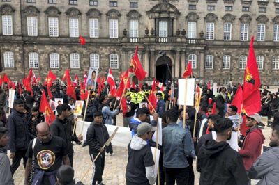 80 tamilere fra Herning var i weekenden med til at demonstrere på Rådshuspladsen i København. ?Foto: Privatfoto