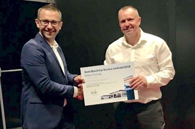 Afdelingsleder i Ketner Herning, Brian Christensen (t.h.) var i Barcelona for at modtage prisen som årets Bosch Car Service-værksted. ?Foto: PR-foto