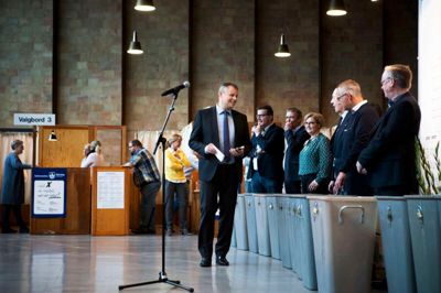 Borgmester Lars Krarup åbnede valghandlingen i MCH Herning Kongrescenter, hvor 19.432 vælgere kan stemme i dag. ?Foto: Tobias Nørgaard Pedersen