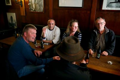 Yderst til venstre ses Alf Skjærbæk. Han har valgt, at han ikke vil stemme denne gang. ??Foto: Flemming Hansen