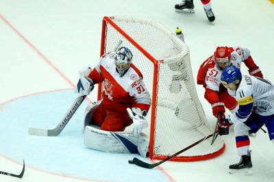 Herningensiske Frederik Anderse vogtede målet for Danmark ved VM i Herning sidste år. Nu skal han spille showkampe for Blue Fox. ?Foto: Tom Laursen