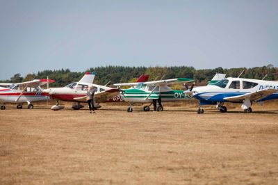 Flyvepladsen ved Skinderholm er i weekenden åben for offentligheden, og det bliver ikke kun med fritidspiloter, men også et F-16-fly. ?Foto: Toke Hage