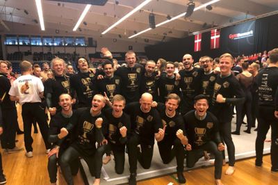 Sådan ser man ud, når man vinder DM-guld for syvende år i træk. Guld bliver man aldrig træt af som topatlet. ?Foto: Gjellerup Sdr.