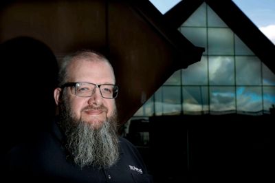 Jan Lægaard er glad for sine arbejdsdage på Jeld-Wen. Og for sin Yamaha Virago, som bringer ham rundt til gode oplevelser i både Danmark og nabolandene, når han har fri. ?Foto: Henrik Ole Jensen