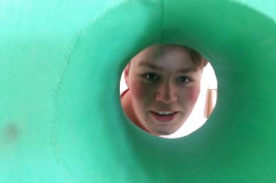 - Det var vildt underligt at se sit eget navn der på stemmesedlen, siger 20-årige Nicklas Raabjerg, som er kandidat for Alternativet. Han kan se en ende på valget, og snart også studentereksamen.?foto: jesper wind