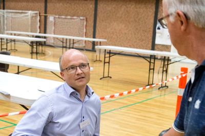 Bo Sand Kristensen forsøger på ingen måde at bortforklare Dansk Folkepartis nærmest katastrofale valg. I går varetog han formandshvervet for valgbestyrelsen ved valghandlingen i Brande Hallerne. ?Foto: Tom Laursen