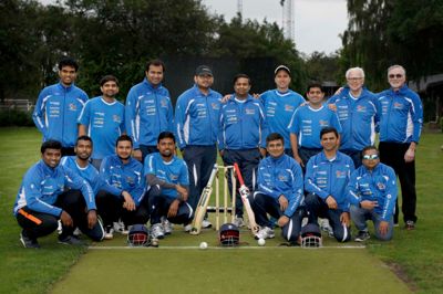 Ikast-Brande Cricket Clubs førstehold samt klubbens bestyrelse samlet i Herning før lørdagens 4. divisionskamp mod Horsens Cricket Club - et opgør, der blev vundet af gæsterne.? Foto: Henrik Ole Jensen