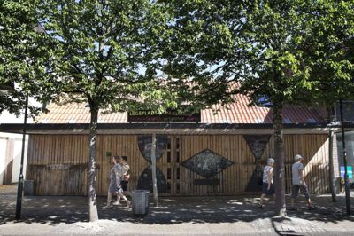 Sådan ser det ud i Bredgade 48 - ikke noget kønt syn, der møder de handlende og andre forbipasserende i gågaden. Foto: Tom Laursen Tom Laursen