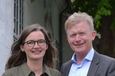 Klosterforvalter Janne Fruergaard Keyes stod sammen med Mads Bille sammen om at fejre Ørslev Klosters 50-årsjubilæum som arbejdsrefugium med blandt andet en bogudgivelse om de tanker, folk gør sig om og på stedet. Foto: Garry Keyes