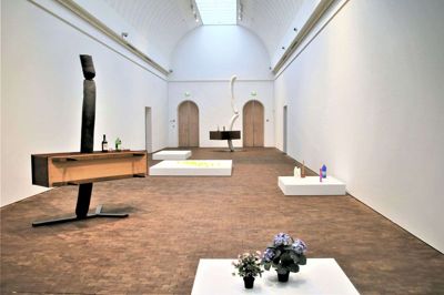 Kunstneren Erwin Wurm udstiller blandt andet pølseskulpturer på Museum Jorn i Silkeborg. Foto: Museum Jorn