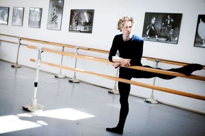 Den nyudnævnte solodanser Jón Axel Fransson har altid stræbt efter perfektionen i dansen. Dét øjeblik, hvor det ikke kan blive smukkere og bliver kunst. Foto: Carsten Lauridsen