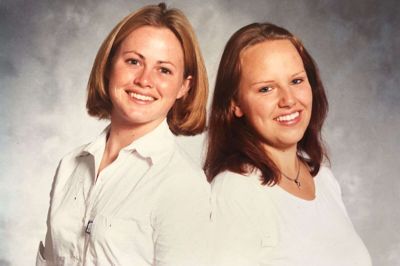 Amerikanske Caroline J. Sheldon (t.v.) drog som 16-årig fra Californien til Nørre Snede for at deltage i Rotarys udvekslingsprogram for unge studerende i et år. Tre af månederne boede hun hos den jævnaldrende Maria Nørgaard Andersen, og det blev begyndelsen til nært venskab, som i år kan fejre 20-årsjubilæum. Foto: Privatfoto