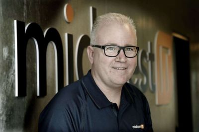 Fra afsavn og søvnmangel til succes og udvidelse. Midtvest IT i Herning har eksisteret i godt 10 år, og esbjergenseren Peter Jørgensen står stadig oprejst i spidsen. foto: Henrik Ole Jensen