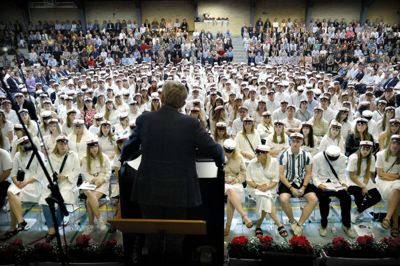 Sådan ser de 331 studenter fra Herning Gymnasium ud anno 2019. De dimitterede fredag. Foto: Henrik Ole Jensen henrik ole jensen