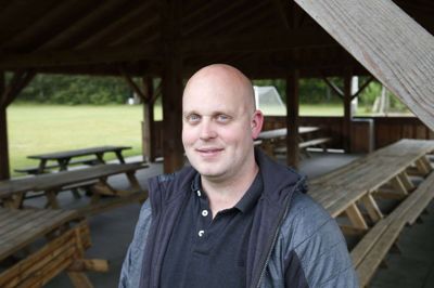 - Vi har ikke langt til de forskellige ting: 30 minutter i bil, og så holder vi ved Vesterhavet eller i Holstebro, Herning og så videre, siger Dennis Schlesiger. Foto: Flemming Hansen