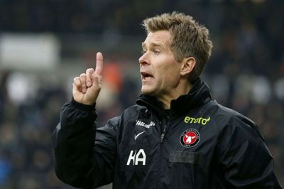 Cheftræner Kenneth Andersen stiller op i noget nær stærkeste opstilling, når FC Midtjylland i eftermiddag spiller generalprøve mod polske Lech Poznan. Klubbens nye brasilianske venstreback, Paulinho, får chancen fra start. Foto: Tom Laursen