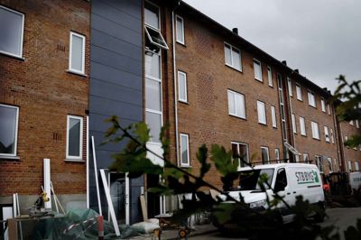Elmegården i Herning vil stå færdig i næste uge som den første af FællesBos nye række af helhedsplaner. Afdelingerne på Gyvelvej, Ørstedgården på H.C. Ørstedsvej i Herning og afdelingen på Fredbovej i Sunds er de næste. FællesBos store afdelinger på Holtbjerg med mere end 400 boliger er de næste på listen. foto: henrik ole jensen henrik ole jensen