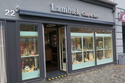 Tirsdag fik Lambæk Guld & Sølv i Bredgade stjålet en guldring til 25.400 kroner. Et lignende tricktyveri kunne være sket inde hos Brillant, hvis ikke det var, fordi butiksassistenten opdagede, at der pludseligt manglede en ring. Foto: Martin Hove Thomsen