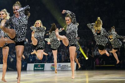 40 gymmaster fra Gjellerup Sdr. deltog i gymnaestradaen i sidste uge i Østrig. Blandt dem var disse kvinder fra holdet Gjellerup Sdr. elitepiger. Foto: Gym Danmark