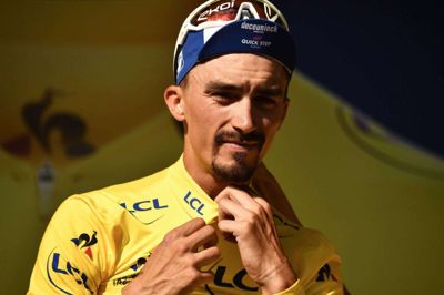 Julian Alaphilippe kan se frem til endnu en dag i gult mandag. Og der kan vente mange flere på franskmanden. Foto: Jeff Pachoud/Ritzau Scanpix