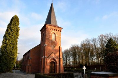 Kirkegården ved Grove Kirke gemmer på mange spændende historier, og nogle af dem kan opleves i september. Foto: Privatfoto