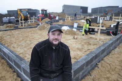 I januar blev Peder Sebbelin Pedersen selvstændig med firmaet Holstebro Entreprenør og Kloak ApS. Han har allerede så mange opgaver, at han næsten ikke kan følge med. Foto: Tom Laursen
