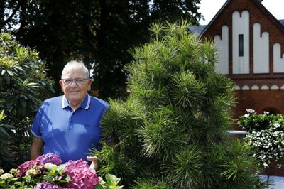 Knud Aage Sejerkilde har haft en blomstrende karriere i Herning og CC Contractor. Nu er Østre Kirkevej 2 rammen om tilværelsen, hvor han og Anna dels har en dejlig lejlighed, dels lige så dejlige omgivelser. Foto: Henrik Ole Jensen henrik ole jensen