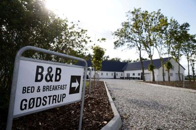 Ejerne af B&B Gødstrup vil gerne udvide faciliteterne på den flot istandsatte ejendom lige vest for sygehuset i Gødstrup. Den forholdsvist nye bed and breakfast ligger imidlertid i det område, som er sat af til en kommende udvidelse af sygehuset, og derfor siger Herning Kommune nej. Foto: Flemming Hansen
