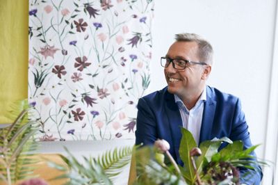 Thomas Klausen er som administrerende direktør ved Dansk Mode & Textils hovedkontor i Herning bekymret over, at det går for langsomt med at sikre bæredygtighed i modebranchen. Foto: PR-foto