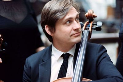 Cellisten Jonathan Slaatto har udgivet en lp i samarbejde med Carsten Dahl. Foto: Caroline Bittencourt