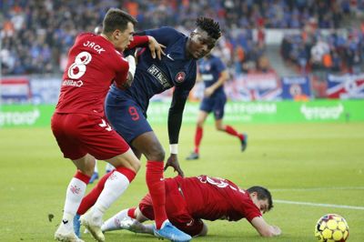 Sory Kaba var oftest en enmandshær for FC Midtjylland over for det skotske forsvar. Den nye angriber fik sin første start og scorede et enkelt mål.