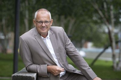 Kent Falkenvig fylder 70 på tirsdag og har stadig mod på arbejdet i Herning Byråd - og visioner for det. Foto: Tom Laursen