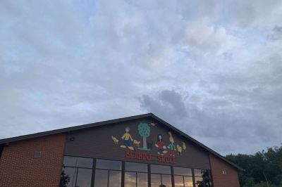 Blåhøj Skole har i efterhånden mange år været i politikernes søgelys, fordi elevtallet er dalende. Mandag aften har byrådet besluttet at lukke skolen. Foto: Mikkel Korsgaard Christensen