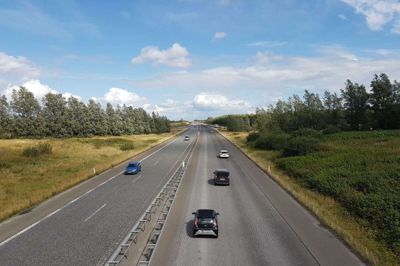 De øverste centimeter asfalt i det østlige spor på en del af Herningmotorvejen er høvlet af som led i et vejarbejde, der omfatter begge spor i en strækning på 8,5 kilometer. Foto: Thomas Vang Nielsen